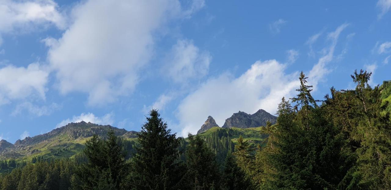 Ferienhaus&Ferienwohnung Wiñay Wayna Gotschna Blick Klosters-Serneus Exterior foto